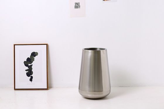 Black White Minimalist Style Artificial Flower Pot Outdoor Decoration